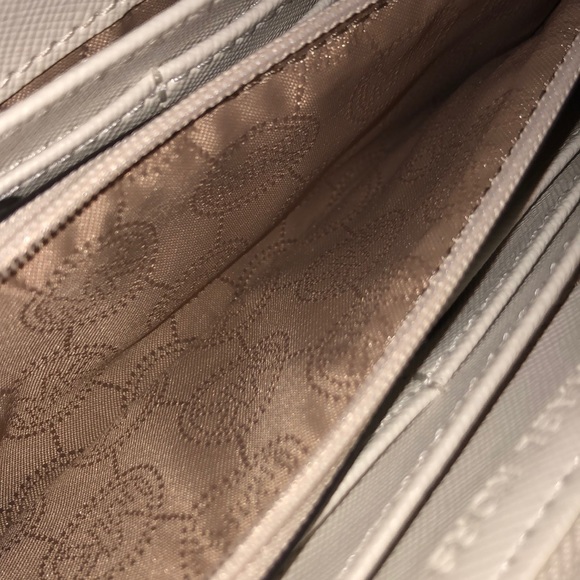 Michael Kors Multi-Functional Wallet & Phone Case - Picture 5 of 8